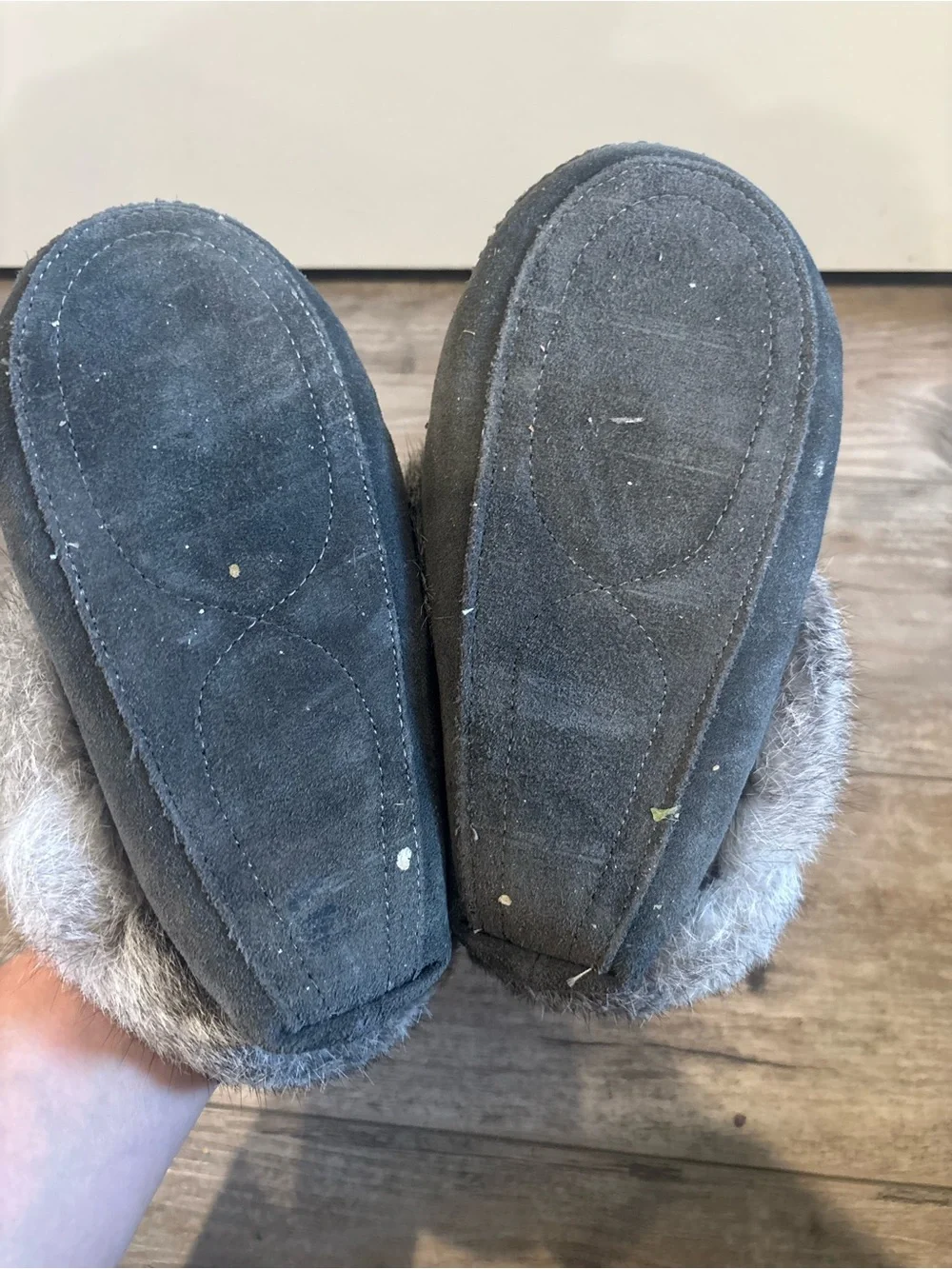 Manitobah Rabbit Fur Trim Gray Beaded Moccasin Slippers Kids Size 3